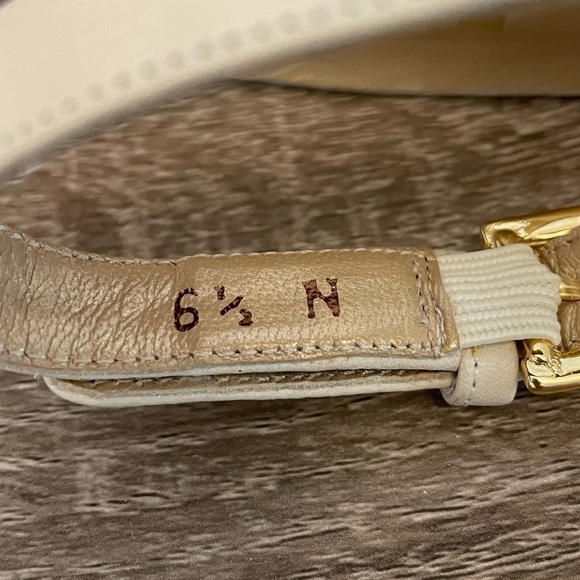 Stuart Weitzman Vintage Translucent Peep Toe Bow Slingback Sandals, Size 6.5N - Picture 8 of 9